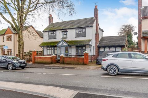 4 bed property, in Somerford Place, £330,000