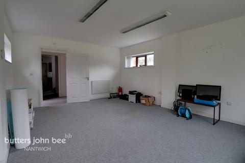 1 bed property, in Hunsterton Lane, £500,000