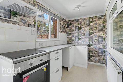 3 bed property, in Orchard Road, £380,000