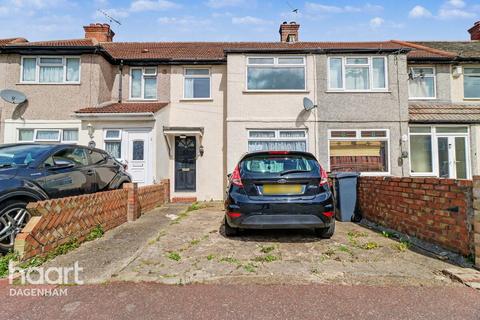 3 bed property, in Orchard Road, £380,000