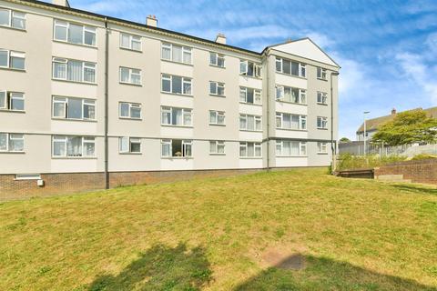 1 bed property, in Budshead Road, £90,000