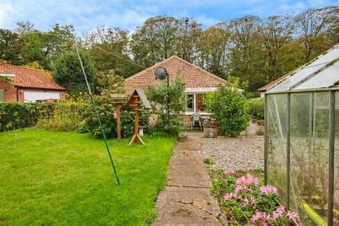 3 bed property, in Burgh Road, £290,000