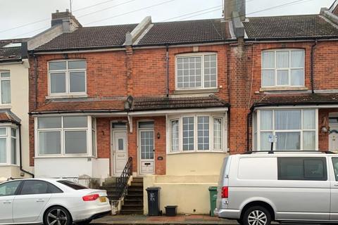 2 bed property, in Ewhurst Road, £330,000