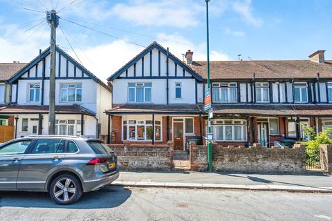 3 bed property, in Linden Road, £290,000