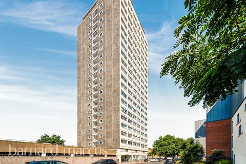 1 bed property, in Austin Road, £225,000