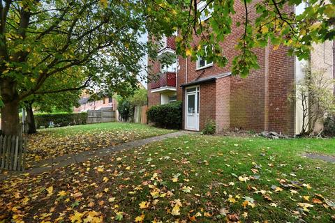 1 bed property, in Foxwood Grove, £50,000