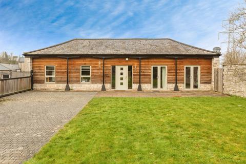4 bed property, in Fernhill, £700,000