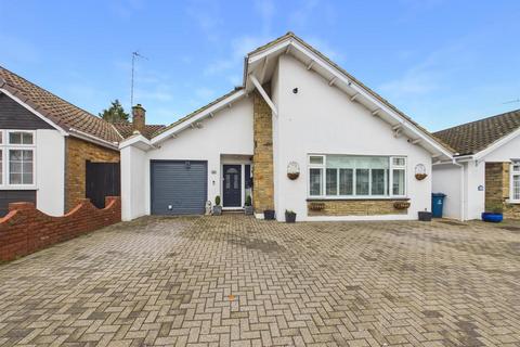 3 bed property, in Richmond Gardens, £875,000