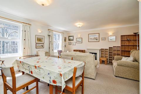2 bed property, in Tucker Street, £210,000