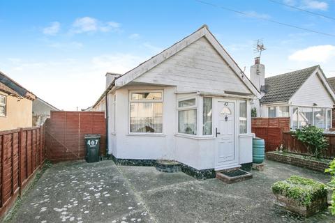 2 bed property, in Rosemary Way, £90,000
