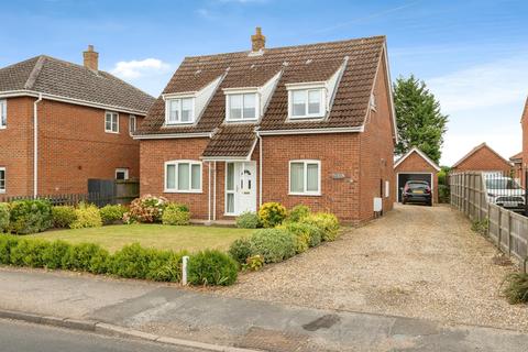 3 bed property, in Market Street, £315,000
