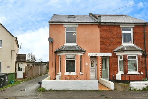 3 bed property, in St. Johns Road, £350,000