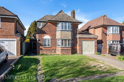 4 bed property, in Tattenham Way, £775,000