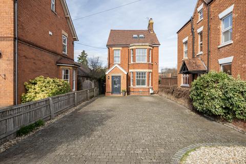 4 bed property, in Ashchurch Road, £550,000