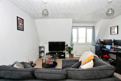 1 bed property, in Hadrians Court, £80,000