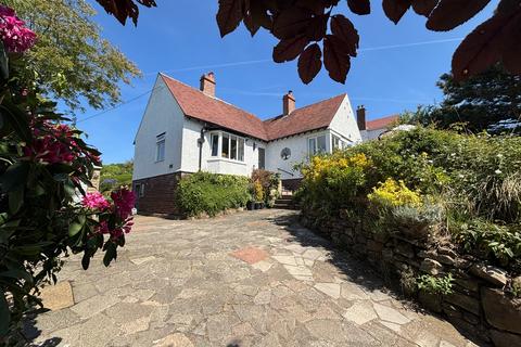 3 bed property, in The Rock, £500,000