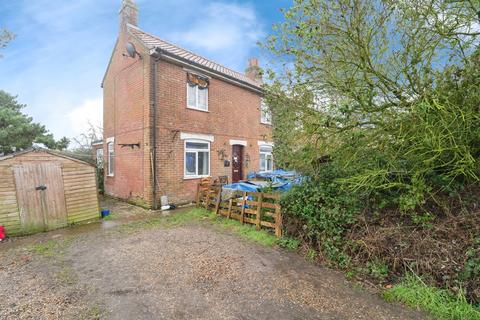 3 bed property, in Fulmodeston Road, £230,000
