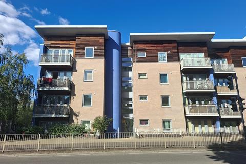 2 bed property, in Cubitt Way, £140,000