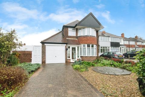 3 bed property, in Booths Farm Road, £355,000