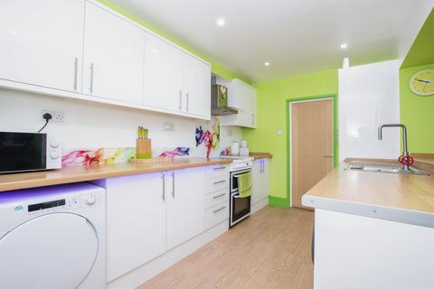 5 bed property, in Winterton Road, £260,000