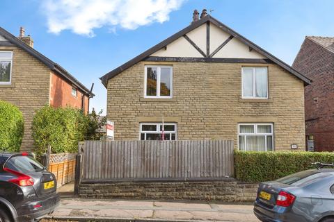 2 bed property, in Arnold Street, £160,000