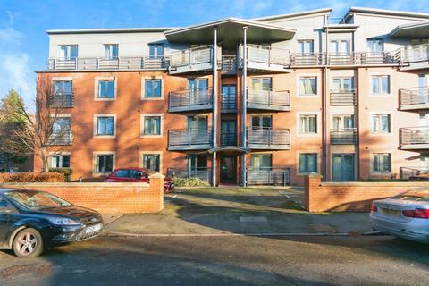 2 bed property, in Manor Road, £140,000