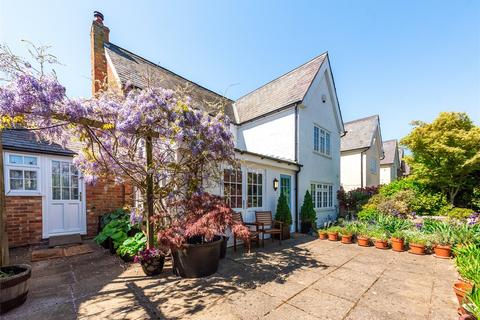 4 bed property, in London Road, £650,000