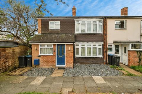 4 bed property, in Hookfield, £415,000