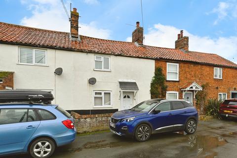 2 bed property, in Manor Lane, £200,000