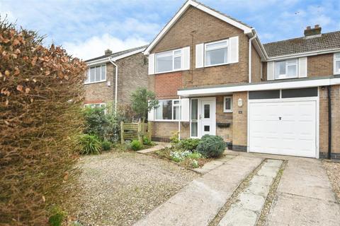 4 bed property, in Mill Rise, £289,000