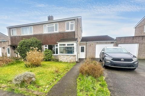4 bed property, in Courtlands Road, £300,000