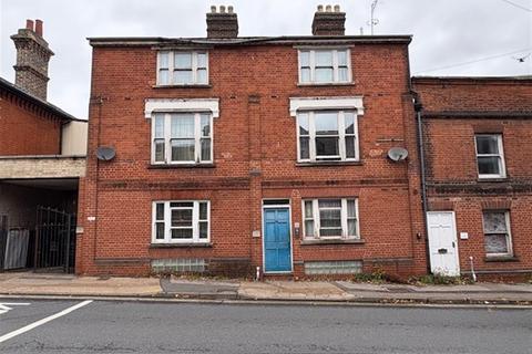 1 bed property, in Stoke Street, £85,000