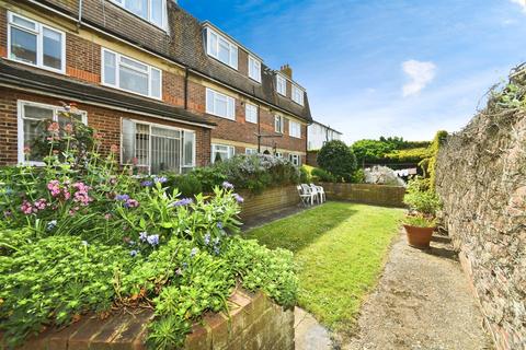 1 bed property, in Arundel Road, £150,000