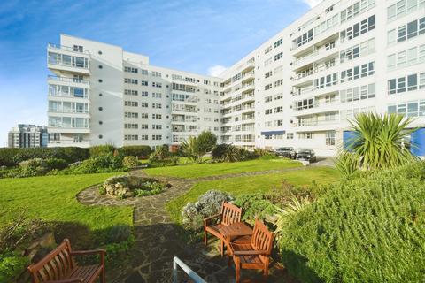 2 bed property, in Marine Gate, £425,000