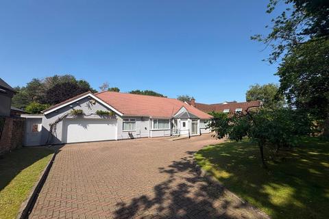 4 bed property, in Manor Road, £600,000