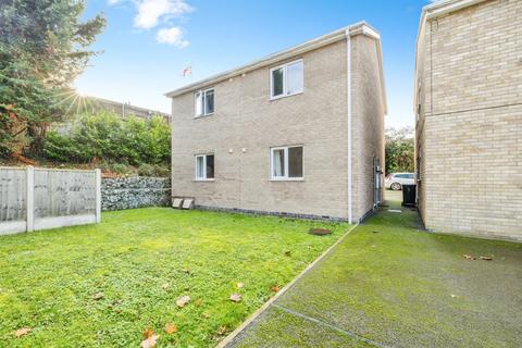 4 bed property, in Alabala Close, £280,000