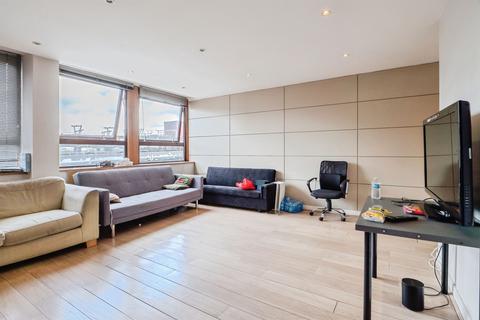 2 bed property, in Lee Circle, £125,000