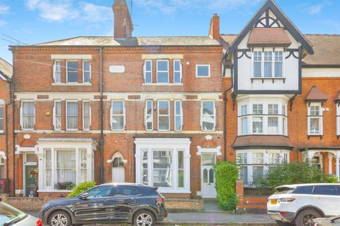 5 bed property, in Westleigh Road, £500,000