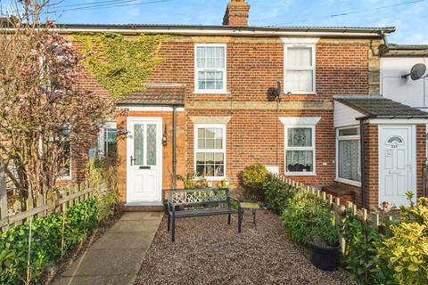 2 bed property, in Church Road, £165,000