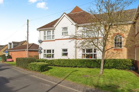 1 bed property, in Camargue Drive, £100,000