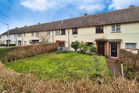 3 bed property, in Hillview Close, £245,000