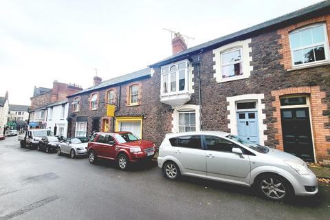 2 bed property, in Holloway Street, £125,000