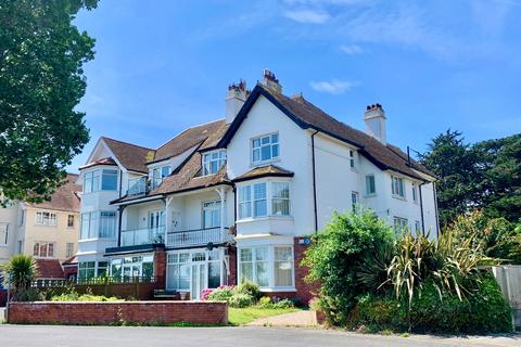 3 bed property, in Esplanade, £230,000