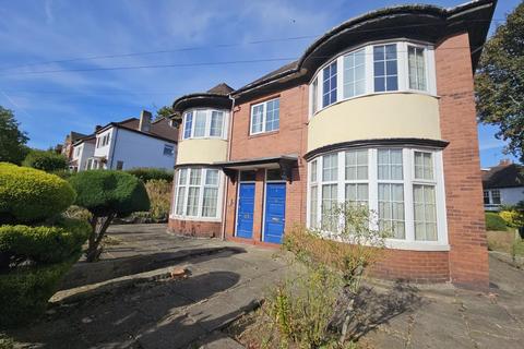 2 bed property, in Harrogate Road, £150,000