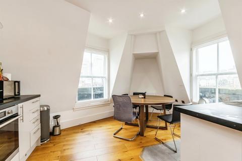 1 bed property, in South Parade, £175,000