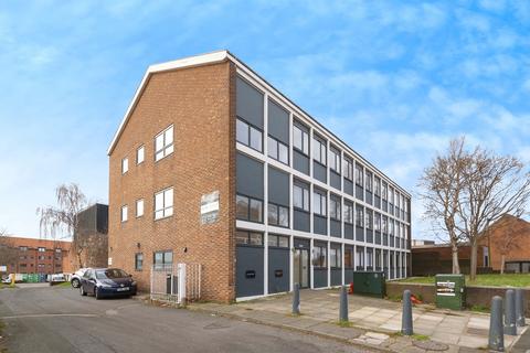 1 bed property, in Lombard Street, £80,000