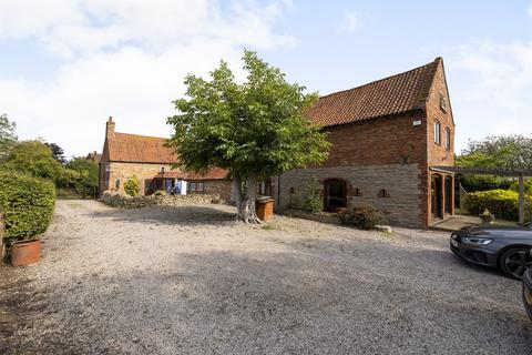 6 bed property, in Bakers Lane, £825,000