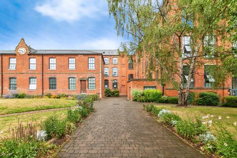 2 bed property, in Morley Street, £170,000