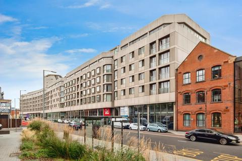 2 bed property, in Canal Street, £140,000
