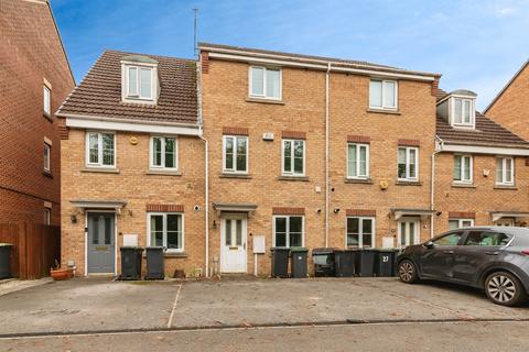 4 bed property, in Oakland Way, £220,000